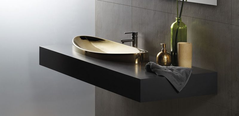 Decoración de baños oscuros con baño negro